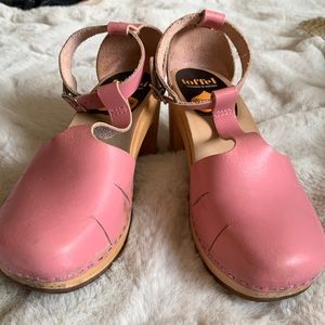 Swedish Hasbeens Mary Jane pink clogs size 37